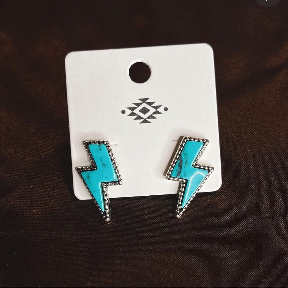 Lightening bolt studs